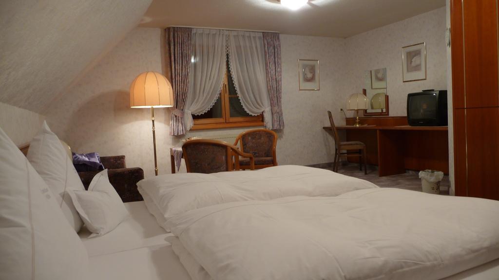 Hotel Restaurant Landhaus Koehle Нойкирх Экстерьер фото