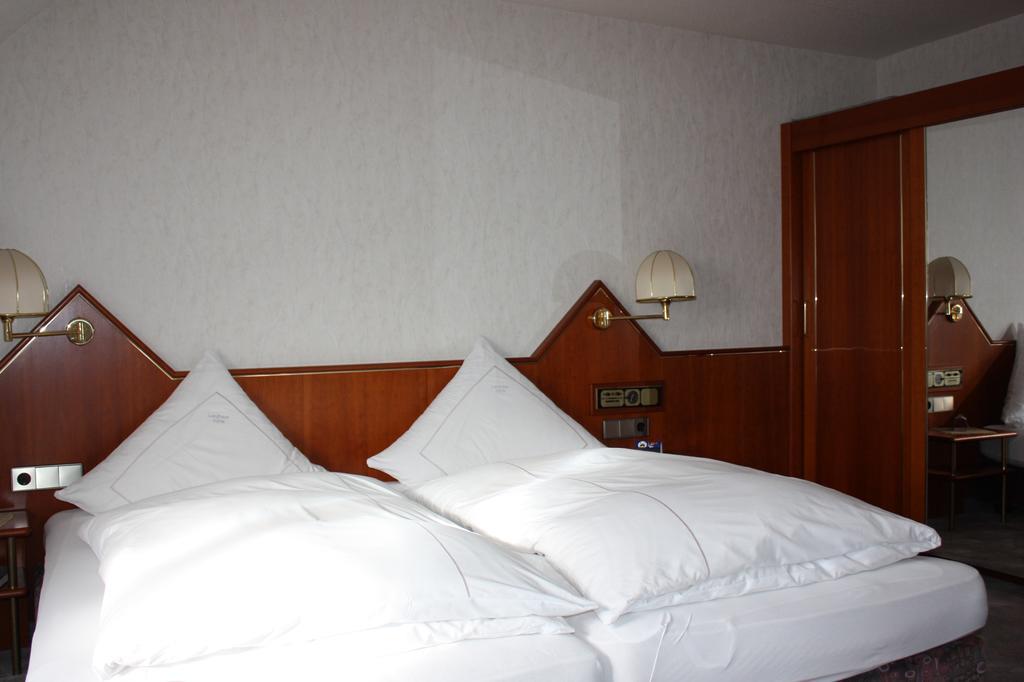 Hotel Restaurant Landhaus Koehle Нойкирх Экстерьер фото