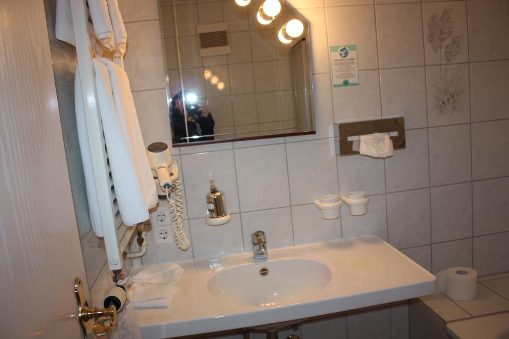 Hotel Restaurant Landhaus Koehle Нойкирх Экстерьер фото